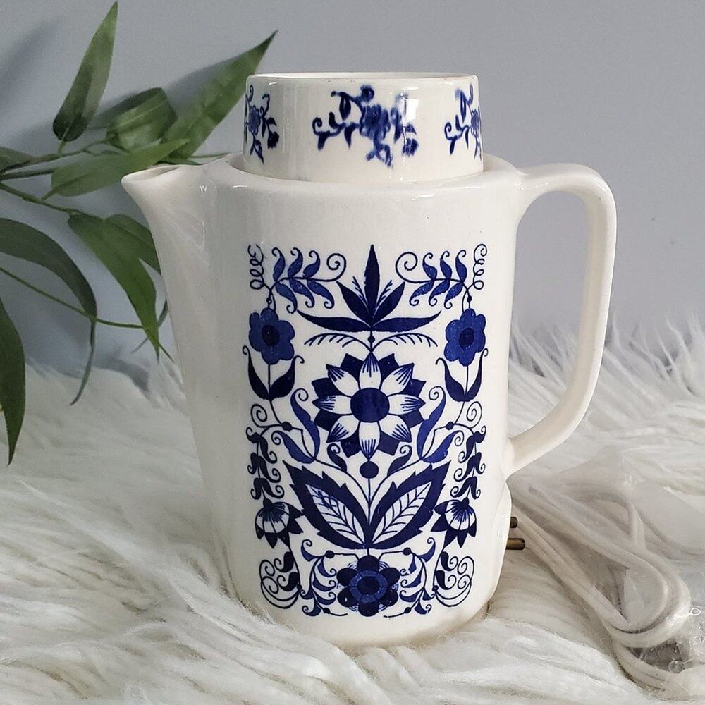 Blue Onion Electric Teapot With Lid